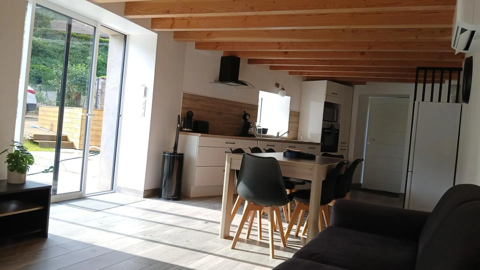 Le Nolan Villa Cublize 0*,  France