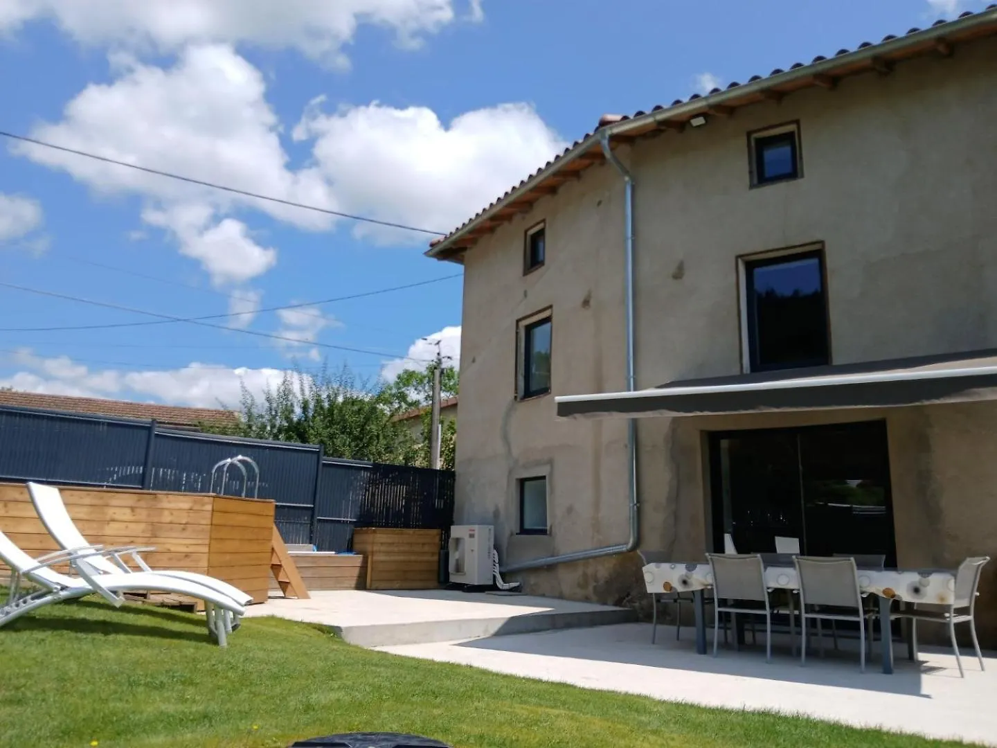 Le Nolan Villa Cublize 0*,